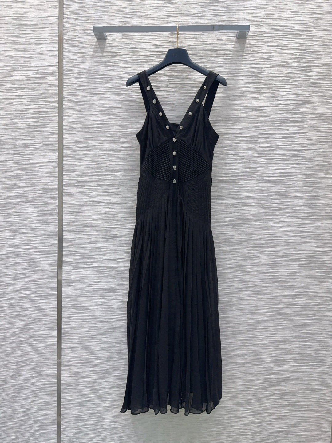 NO:891701,2026SS new suspender skirt is retro and fashionable, low-key and luxurious!  The styles are versatile and not picky, the original customized technical fabrics, the quality of workmanship depends on the details. A must-have for Bai Fumei!  Highly recommended. SML198609092026SS新款背带裙 复古时髦 低调气质又奢华高级！版型百搭不挑人,原版定制科技面料 做工品质看细节.白富美必入！强烈推荐.SML XL【S后中长107 小肩3.5 胸围80.5 腰围71.5】,路易威登-服装,louis vuitton,skirts,,Women's clothing