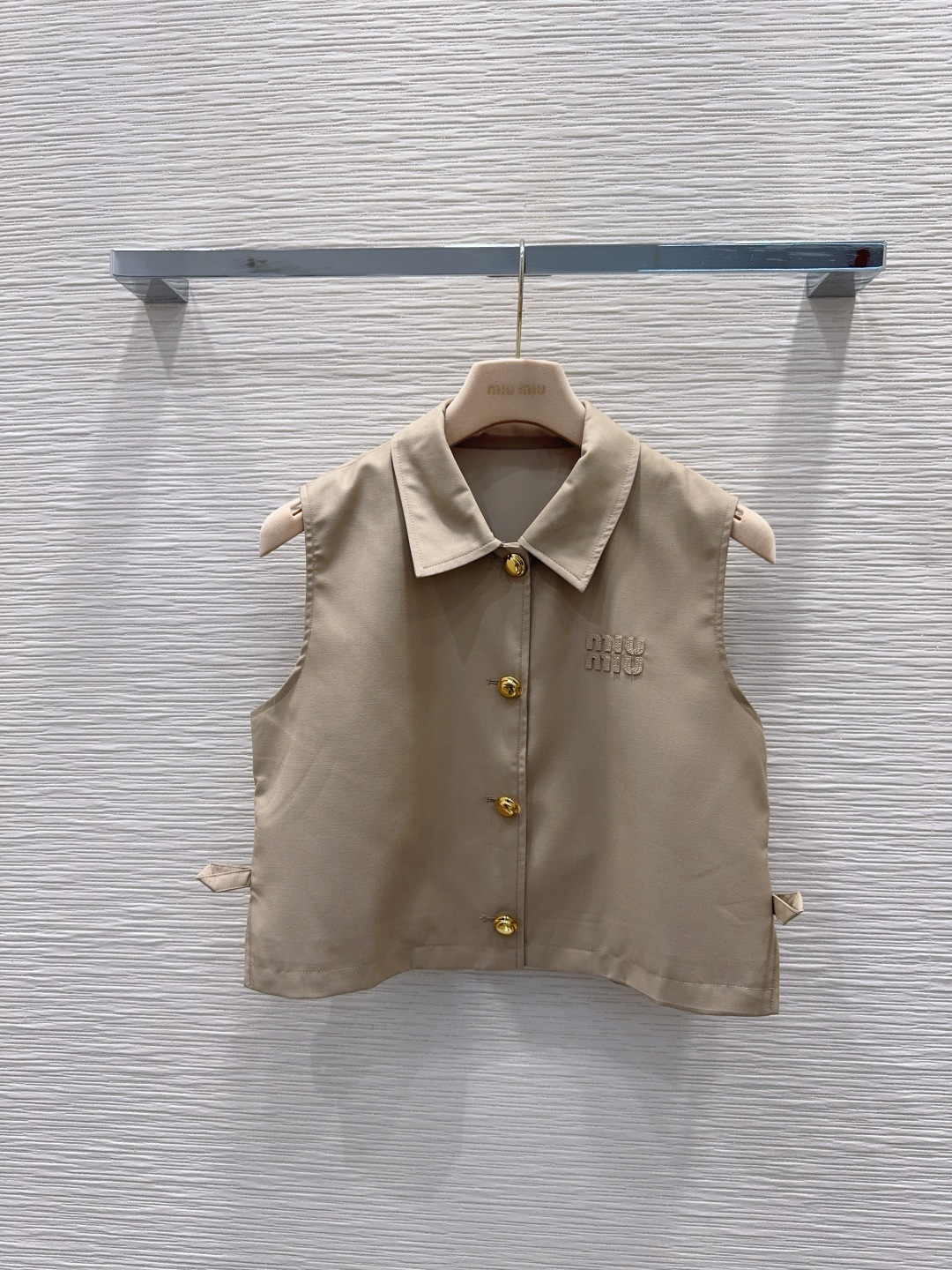 NO:891657,2026SS new suit, cute style, full of small details, great points. Exquisite workmanship, age-reducing fashion, good HOLD style, won the hearts of fairies, classic SML [S top shoulder width 35.5, bust 92, length 46, skirt length 80, waist 66, hip 102] top, Gucci-clothing, gucci, skirts,198609092026SS新款套装 可A可乖的风格,满满小细节太加分了.做工精致 减龄时尚 好HOLD住造型 深得仙女心 经典之作 SML【S上衣 肩宽35.5 胸围92 衣长46 S裙长80 腰围66 臀围102】上衣,古驰-服装,gucci,skirts,,Women's clothing
