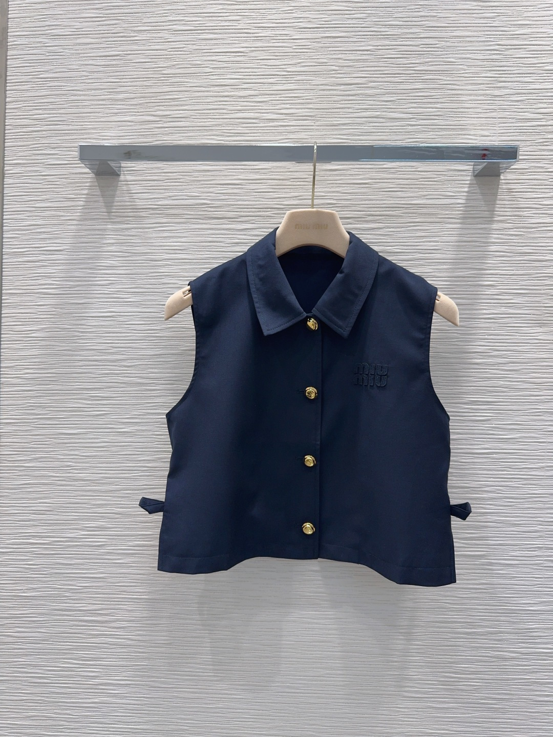 NO:891667,2026SS new suit, cute style, full of small details, great points. Exquisite workmanship, age-reducing fashion, good HOLD style, won the hearts of fairies, classic SML [S top shoulder width 35.5, bust 92, length 46, skirt length 80, waist 66, hip 102] top, Gucci-clothing, gucci, skirts,198609092026SS新款套装 可A可乖的风格,满满小细节太加分了.做工精致 减龄时尚 好HOLD住造型 深得仙女心 经典之作 SML【S上衣 肩宽35.5 胸围92 衣长46 S裙长80 腰围66 臀围102】上衣,古驰-服装,gucci,skirts,,Women's clothing
