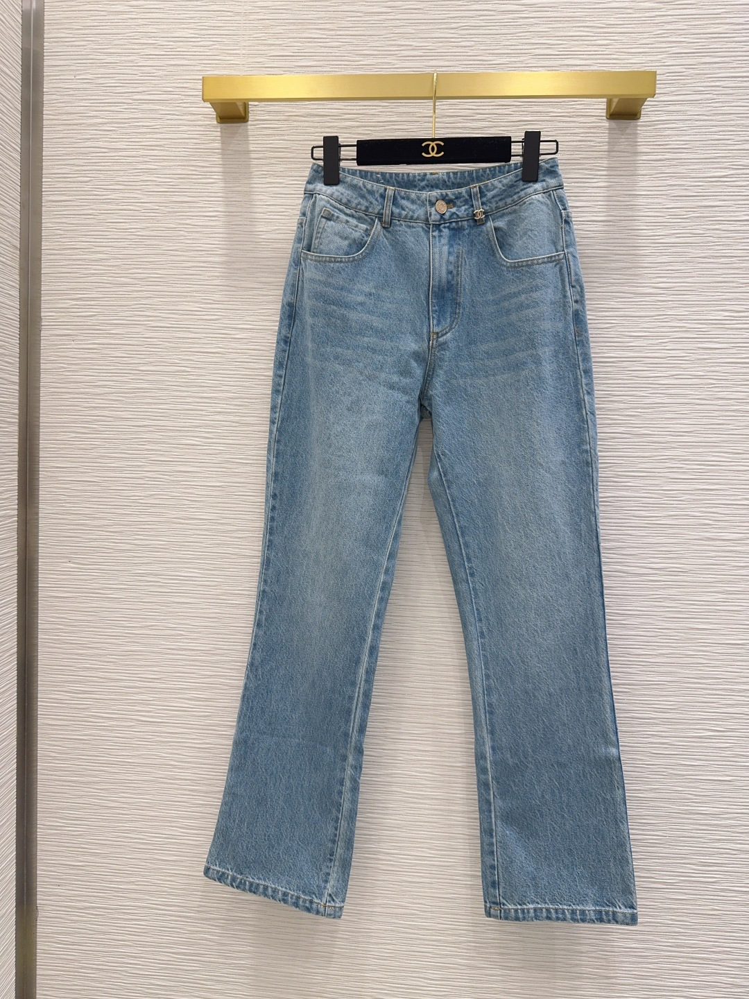 NO:891628,2026 new denim denim trousers, super fashionable and personalized tones, cool and sassy on the upper body, fine texture, natural cotton feel, muscular feel, super beautiful!  The details and workmanship are super good, new products are in stock, unboxing and grabbing SML [S pants length 99, waist circumference 68, sitting circumference 94, foot circumference 42], Chanel-clothing, chanel,198609092026新款丹宁牛仔长裤 超时髦个性色调上身又酷又飒爽 纹理细腻,棉感自然,有筋骨感,超级漂亮！细节做工超级好,新品现货开箱开抢 SML【S裤长99 腰围68 坐围94 脚围42】,香奈儿-服装,chanel,,Women's clothing