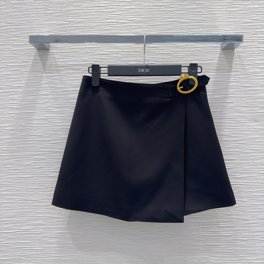 NO:891671,2026SS new skirt, simple and elegant, very high-end imported texture, look at the details carefully, the color is super correct, the upper body is very cool, clean and classy, ​​and enhances the temperament~~ It is completely in accordance with the level of high-end ready-to-wear. It is impossible not to love it. A must-have for temperament girls. SML XL [S skirt side length 37.5, waist 68, hip 93, foot 56], Dior-clothing, dior, skirts,198609092026SS新款短裙 简洁大气 非常高级的进口质地 仔细看细节 颜色超正上身非常飒爽 干净有品 提气质~~完全按照高定成衣水准 无法不爱 气质MM必入 SML XL【S裙侧长37.5 腰围68 臀围93 脚围56】,迪奥-服装,dior,skirts,,Women's clothing