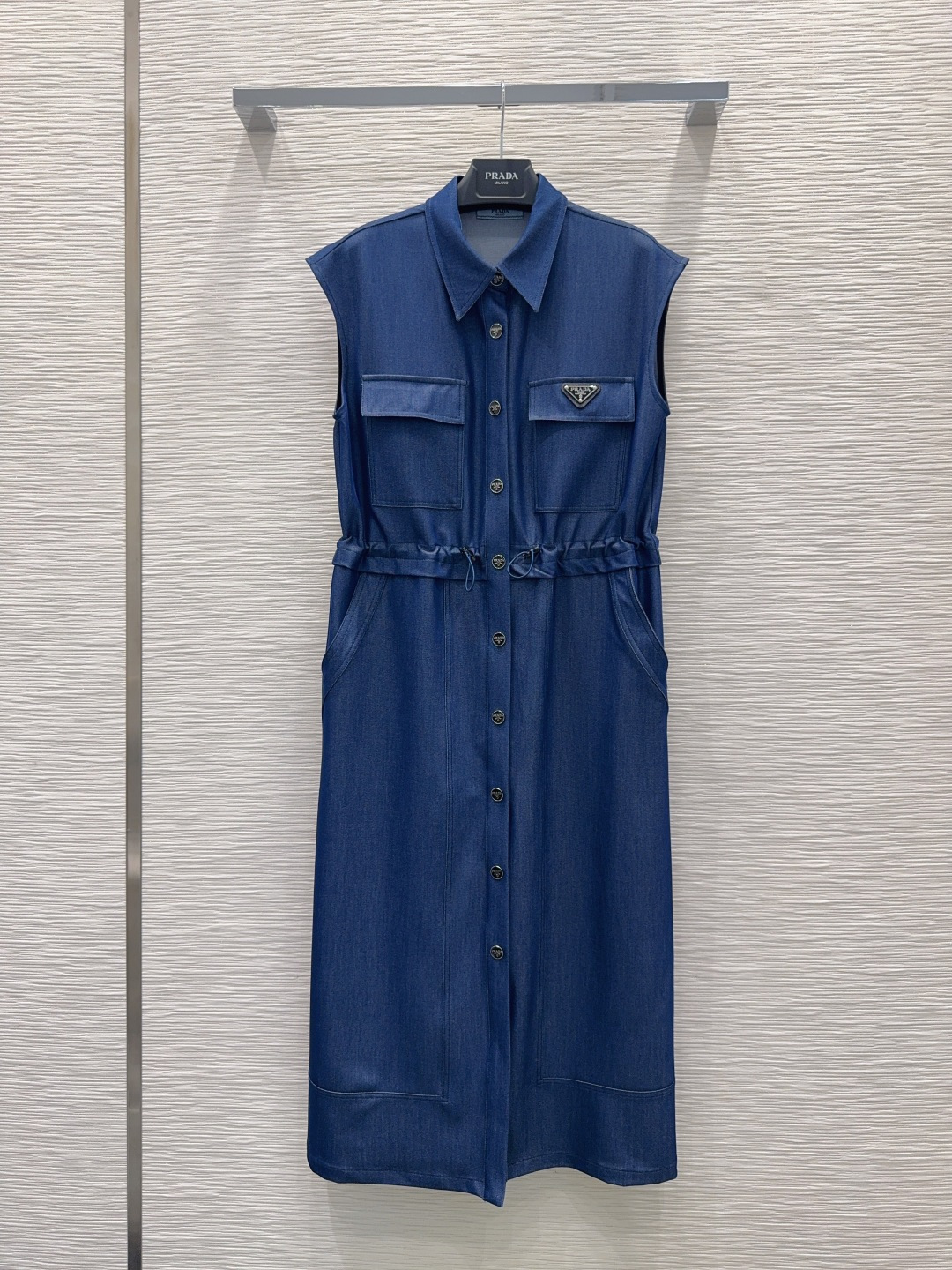 NO:891598,2026SS new dress is fashionable, low-key and luxurious!  The styles are versatile and not picky, the original customized technical fabrics, the quality of workmanship depends on the details. A must-have for Bai Fumei!  Highly recommended. SML [S mid-length 119.5, shoulder width 49.5, bust 98], Prada-clothing, prada, skirts,198609092026SS新款连衣裙 时髦低调气质又奢华高级！版型百搭不挑人,原版定制科技面料 做工品质看细节.白富美必入！强烈推荐.SML【S后中长119.5 肩宽49.5 胸围98】,普拉达-服装,prada,skirts,,Women's clothing
