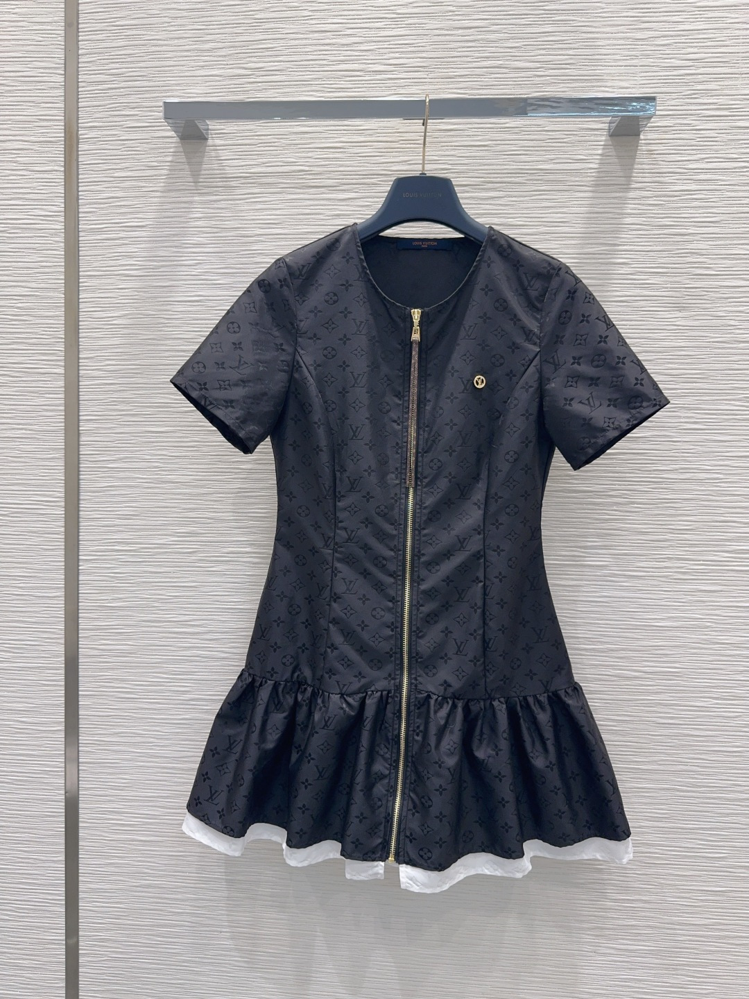 NO:891638,2026SS new dress is fashionable, low-key and luxurious!  The styles are versatile and not picky, the original customized technical fabrics, the quality of workmanship depends on the details. A must-have for Bai Fumei!  Highly recommended. SML [S shoulder width 37, bust 88, waist 72, length 82, sleeve length 21], Louis Vuitton-clothing, louis vuitton, skirts,198609092026SS新款连衣裙 时髦低调气质又奢华高级！版型百搭不挑人,原版定制科技面料 做工品质看细节.白富美必入！强烈推荐.SML【S肩宽37 胸围88 腰围72 衣长82 袖长21】,路易威登-服装,louis vuitton,skirts,,Women's clothing