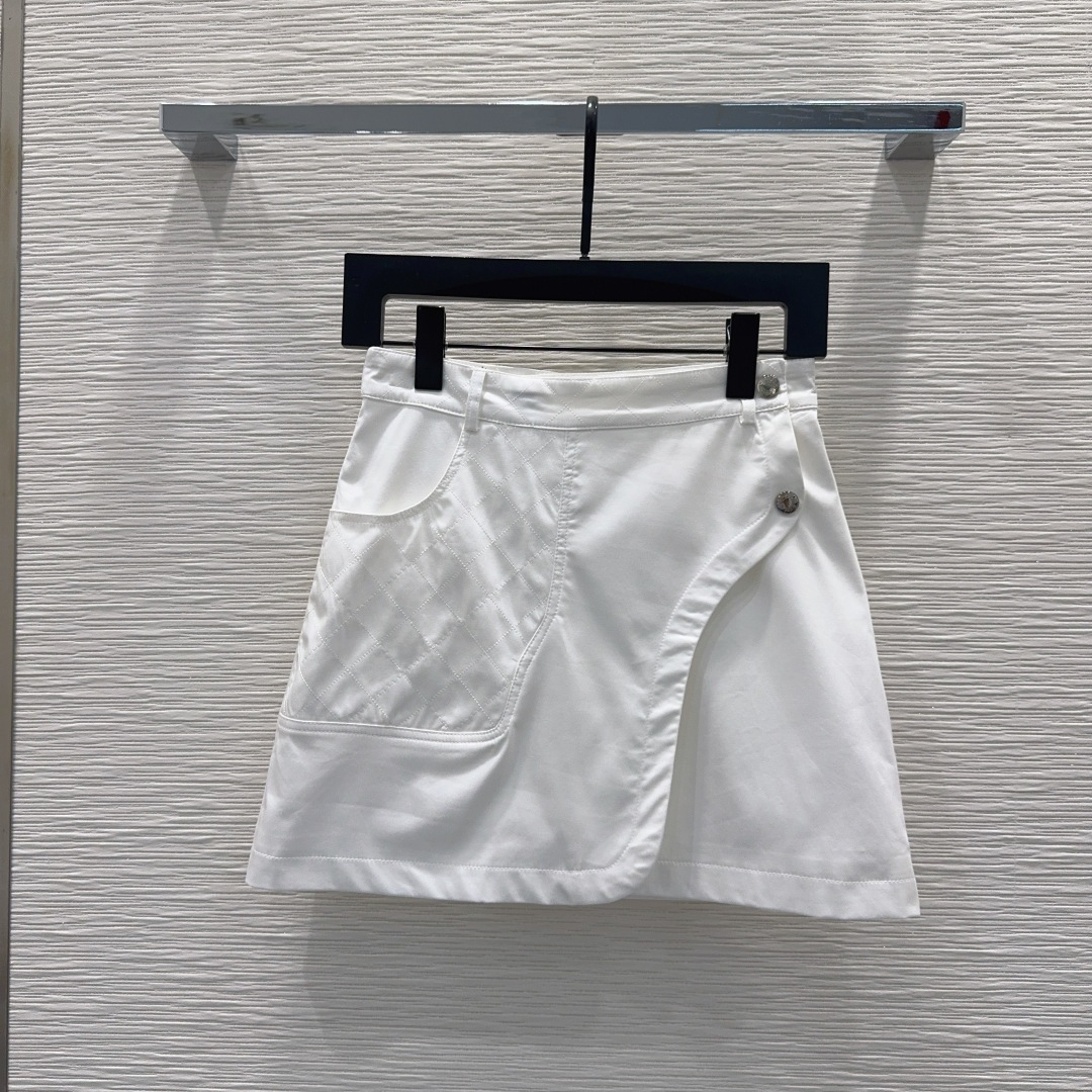 NO:890430,2026 new style short skirt. The whole piece is three-dimensional. It is all-round and exquisite to be worn by celebrities. The upper body is super covered and the body is slimming. The proportion of the legs is super stretched. It is simple and refreshing. It gives a refreshing and fashionable sense of high-end. It is elegant and fashionable in daily life. It is very versatile. The color is very beautiful. The fabric is high-end and textured. SML XL [S skirt length 41.5, waist 68, hem 107], Hermès-clothing, hermes, skirts,198609092026新款短裙 整件立体剪裁 全方位精致做明星穿搭 上身超级遮肉显瘦 超拉腿部比例 简简单单 穿出清爽时髦的高级感 日常优雅又时髦巨百搭 颜色很好看 面料高级又有质感 SML XL【S裙长41.5 腰围68 下摆107】,爱马仕-服装,hermes,skirts,,Women's clothing