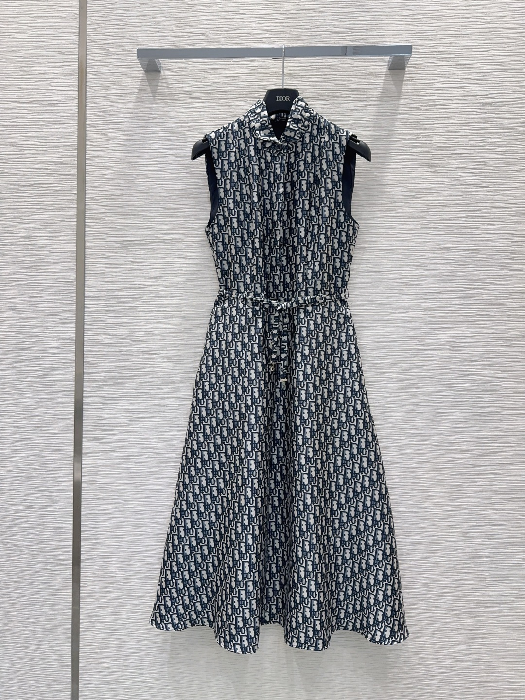 NO:891578,2026SS new vest dress is retro and fashionable, low-key and luxurious!  The styles are versatile and not picky, the original customized technical fabrics, the quality of workmanship depends on the details. A must-have for Bai Fumei!  Highly recommended. SML [S mid-length 115, bust 92, shoulder width 36, feet 218, waist 73], Dior-clothing, dior, skirts,198609092026SS新款背心裙 复古时髦 低调气质又奢华高级！版型百搭不挑人,原版定制科技面料 做工品质看细节.白富美必入！强烈推荐.SML【S后中长115 胸围92 肩宽36 脚围218 腰围73】,迪奥-服装,dior,skirts,,Women's clothing