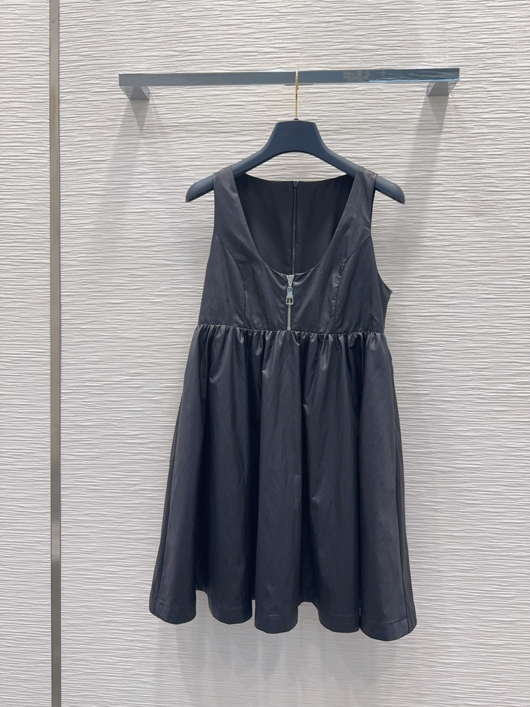 NO:891562,2026SS new vest dress is retro and fashionable, low-key and luxurious!  The styles are versatile and not picky, the original customized technical fabrics, the quality of workmanship depends on the details. A must-have for Bai Fumei!  Highly recommended. SML198609092026SS新款背心裙 复古时髦 低调气质又奢华高级！版型百搭不挑人,原版定制科技面料 做工品质看细节.白富美必入！强烈推荐.SML XL【S后中长79 胸围87 肩宽28.5】,路易威登-服装,louis vuitton,skirts,,Women's clothing