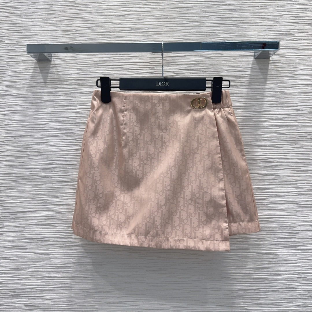 NO:890405,The 2026SS new culottes have a full sense of fashion and high-end on the upper body. They have a huge style and aura. The texture is very nice. Fashionable and high-end. The color is super positive. The upper body is white and slim. It is a classic series with its own beauty. The upper body is full of aura when walking. The length is just right. SML XL [S waist 64, hip 96, foot 59, side length 34], Dior-clothing, dior, skirts,198609092026SS新款裤裙 上身就是满满的时髦高级感 巨拉风 自带气场 质感很奈斯 时髦又高级 颜色超级正 上身显白又显瘦 自带美感的经典系列 走路都带风上身气场全开 长度恰到好处 SML XL【S腰围64 臀围96 脚围59 裤侧长34】,迪奥-服装,dior,skirts,,Women's clothing