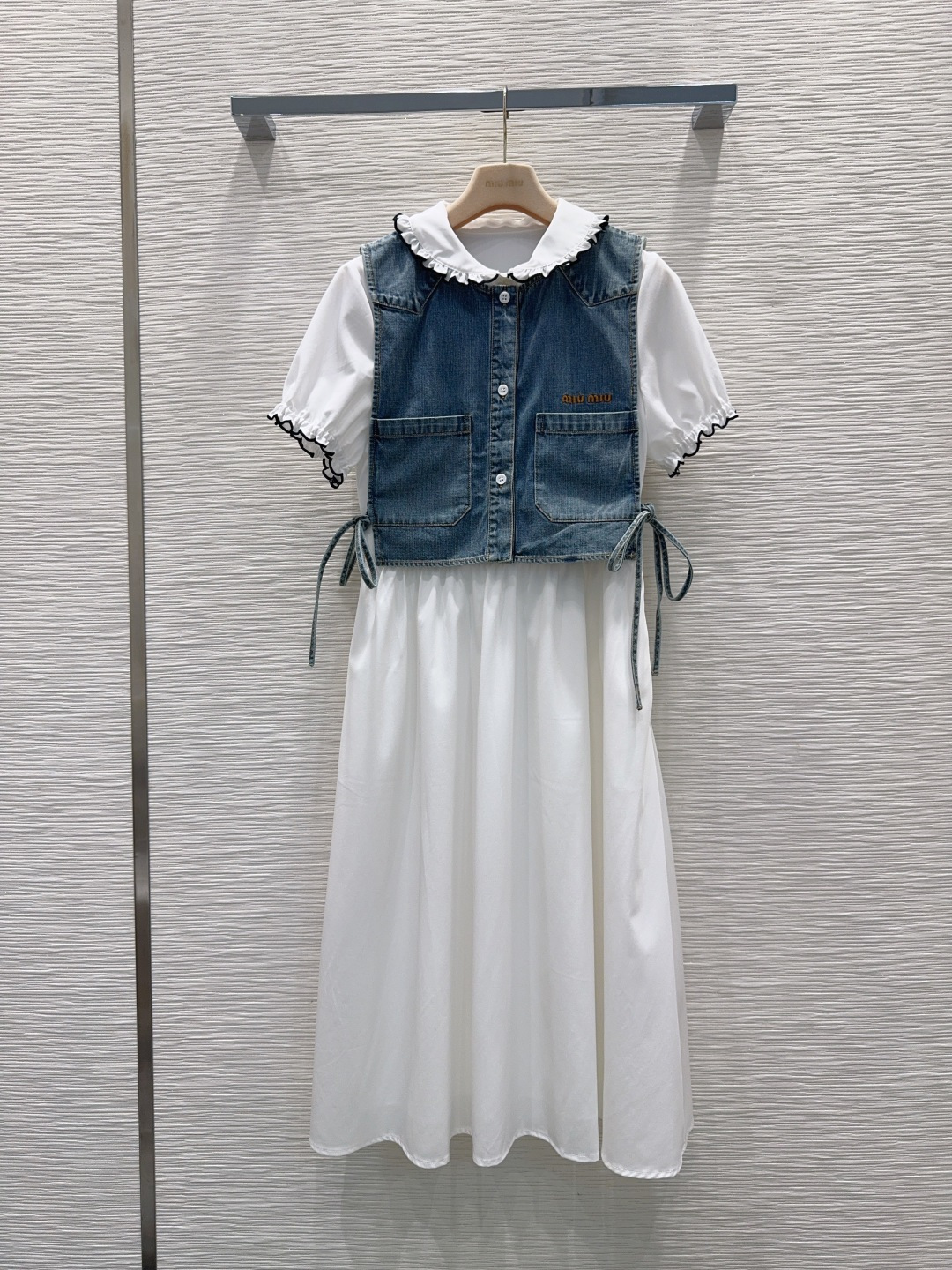 NO:890224,2026SS new two-piece dress has a cute style, the version is easy to control, and the small details are a plus. The workmanship is exquisite, the inner seam is sewn back and forth, and the craft shirt is an excellent single product and combination. Age-reducing fashion, good hold style, won the hearts of fairies, soft and textured, classic SML [S shoulder width 38, bust 88, waist 72  Skirt length 113.5], Miu Miu-clothing, skirts,198609092026SS新款两件套连衣裙 可A可乖的风格,版型属于谁都好驾驭的,满满小细节太加分了.做工精致 内线来去缝工艺衬衣做为单品和搭配都是杠把子 减龄时尚 好HOLD住造型 深得仙女心 柔软有质感 经典之作SML【S肩宽38 胸围88 腰围72 裙长113.5】,缪缪-服装,skirts,,Women's clothing
