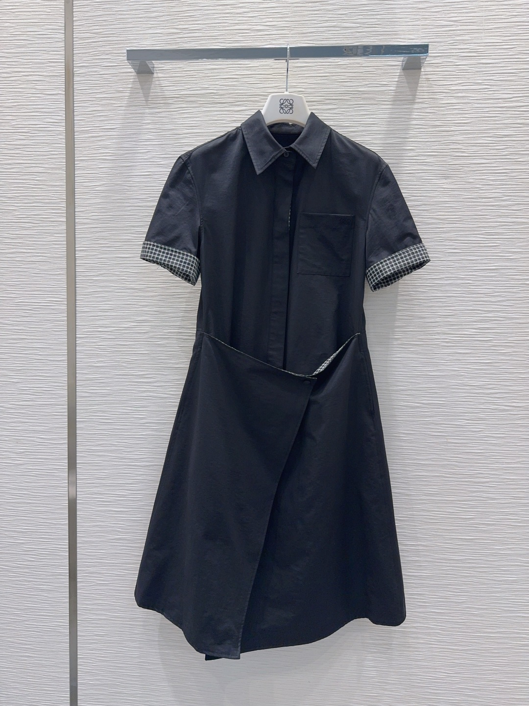 NO:890288,2026SS new shirt dress is fashionable, low-key, luxurious and high-end!  The styles are versatile and not picky, the original customized technical fabrics, the quality of workmanship depends on the details. A must-have for Bai Fumei!  Highly recommended. SML198609092026SS新款衬衣裙 时髦低调气质又奢华高级！版型百搭不挑人,原版定制科技面料 做工品质看细节.白富美必入！强烈推荐.SML XL【S后中长105 肩宽46 胸围91 袖长25 袖口31.5】,罗意威-服装,loewe,skirts,,Women's clothing