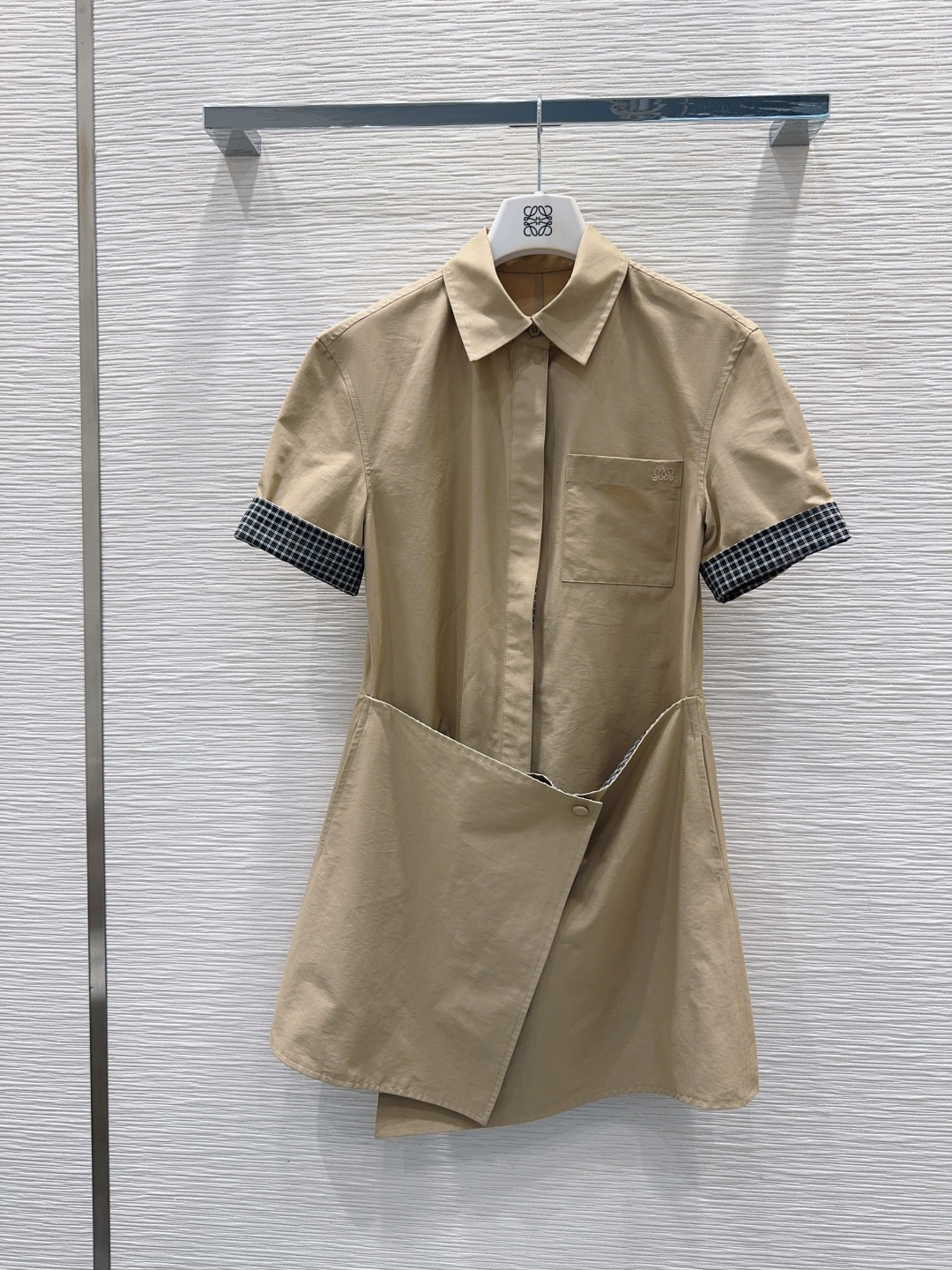NO:890282,2026SS new shirt dress is fashionable, low-key, luxurious and high-end!  The styles are versatile and not picky, the original customized technical fabrics, the quality of workmanship depends on the details. A must-have for Bai Fumei!  Highly recommended. SML198609092026SS新款衬衣裙 时髦低调气质又奢华高级！版型百搭不挑人,原版定制科技面料 做工品质看细节.白富美必入！强烈推荐.SML XL【S后中长80 肩宽46 胸围91 袖长25 袖口31.5】,罗意威-服装,loewe,skirts,,Women's clothing