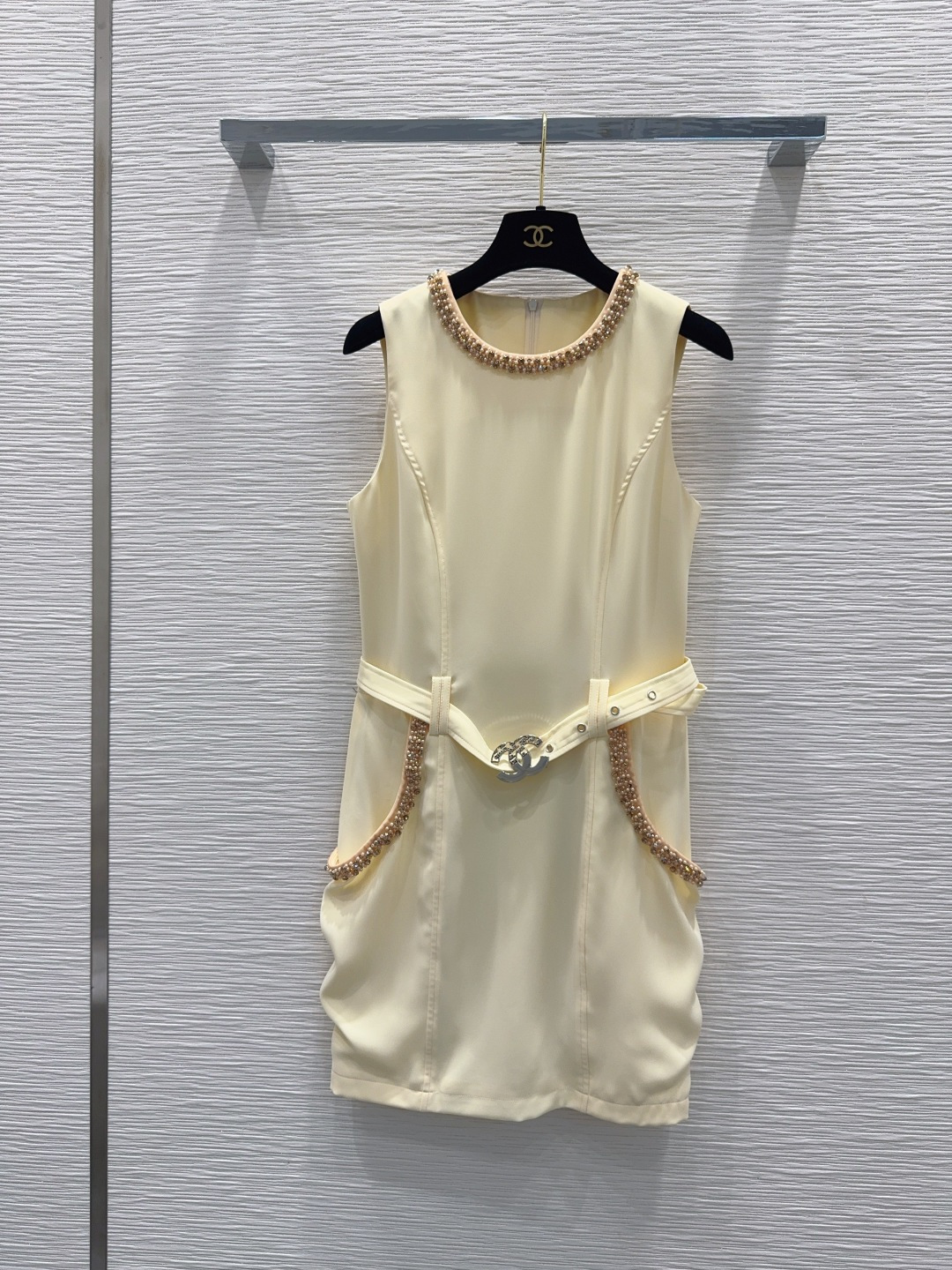 NO:890421,2026SS new vest dress is retro and fashionable, low-key and luxurious!  The styles are versatile and not picky, the original customized technical fabrics, the quality of workmanship depends on the details. A must-have for Bai Fumei!  Highly recommended. SML [S shoulder width 32, bust 90, waist 74, hip 96, skirt length 86], Chanel-clothing, chanel, skirts,198609092026SS新款背心裙 复古时髦 低调气质又奢华高级！版型百搭不挑人,原版定制科技面料 做工品质看细节.白富美必入！强烈推荐.SML【S肩宽32 胸围90 腰围74 臀围96 裙长86】,香奈儿-服装,chanel,skirts,,Women's clothing