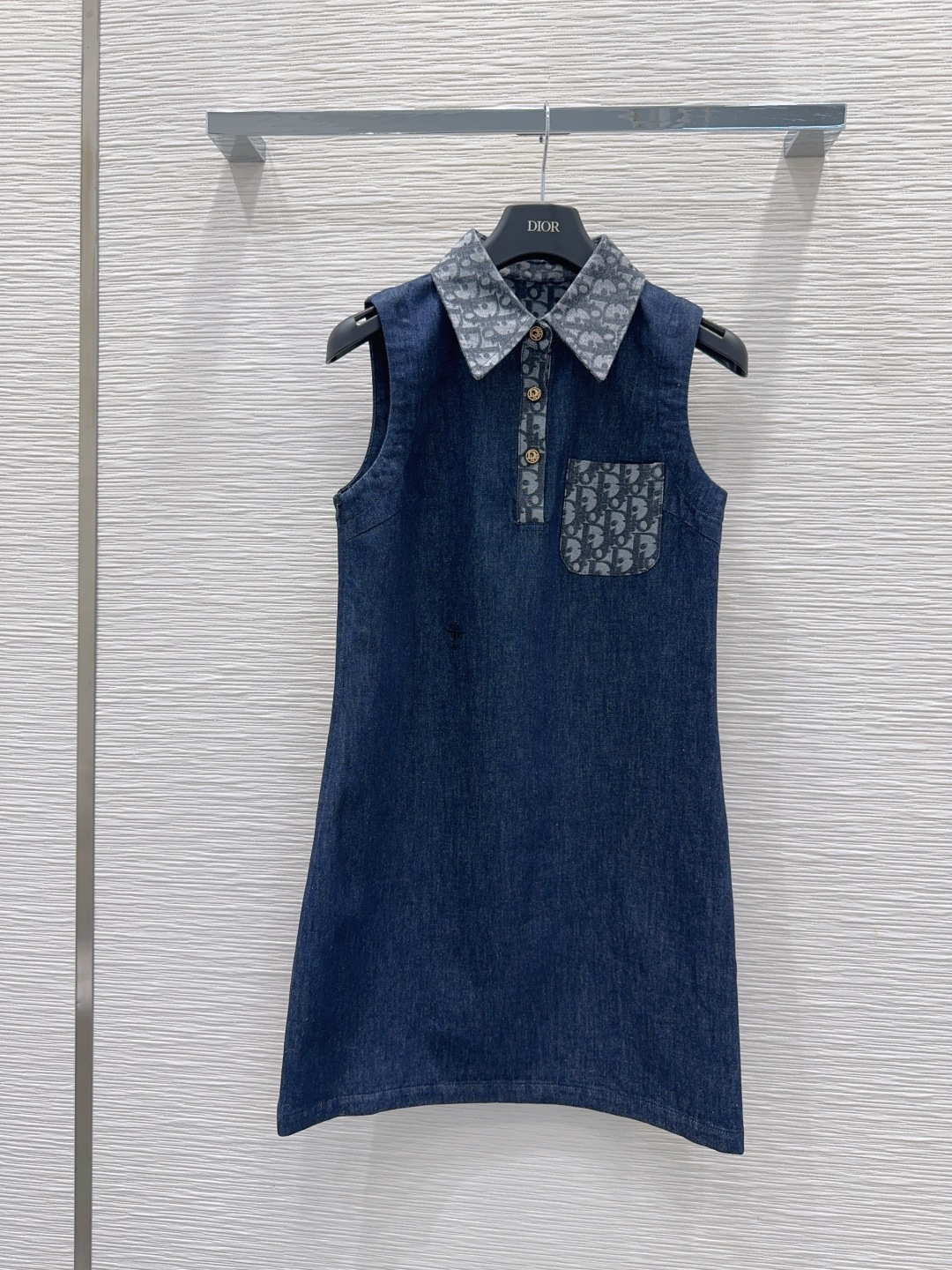 NO:890428,2026SS new denim denim vest dress is produced in a high version ~ super fashionable, the upper body is cool and sassy, ​​the texture is delicate, the cotton feels natural, the muscles are strong, and super beautiful!  The details and workmanship are super good, new products are in stock, unboxing and grabbing SML [S shoulder width 34, bust 88, waist 86, skirt length 84], Dior-clothing, dior, skirts,198609092026SS新款丹宁牛仔背心裙 高版出品～超时髦 上身又酷又飒爽 纹理细腻,棉感自然,有筋骨感,超级漂亮！细节做工超级好,新品现货开箱开抢 SML【S肩宽34 胸围88 腰围86 裙长84】,迪奥-服装,dior,skirts,,Women's clothing