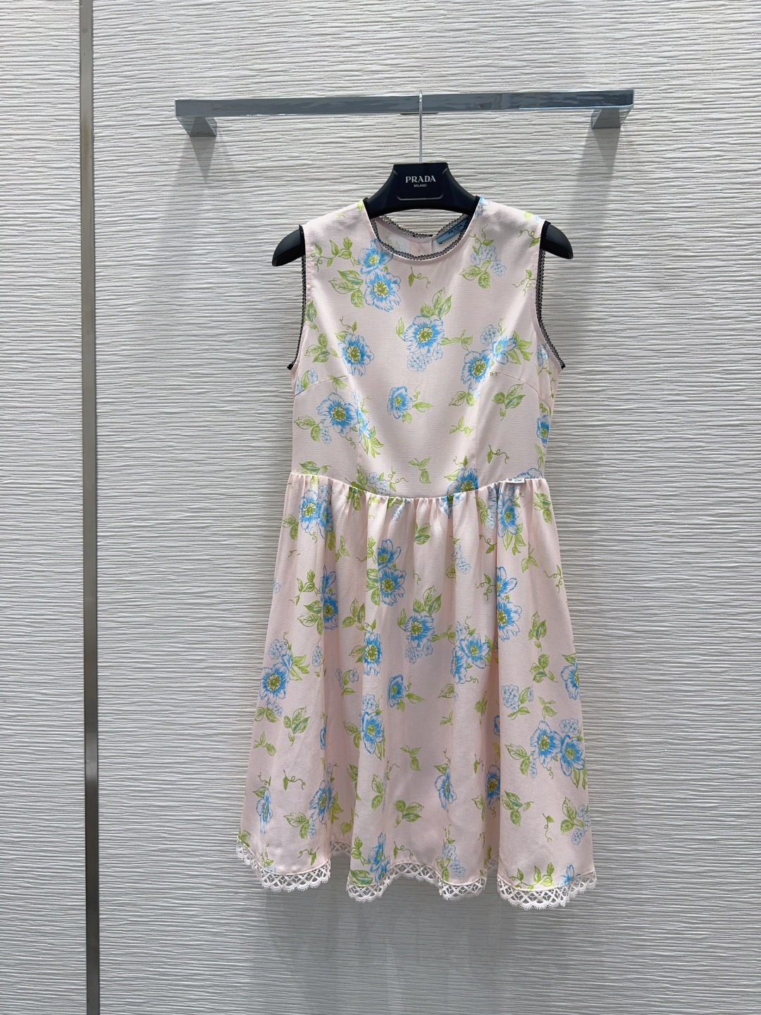 NO:890403,2026SS new printed skirt is fashionable, low-key and luxurious!  The styles are versatile and not picky, the original customized technical fabrics, the quality of workmanship depends on the details. A must-have for Bai Fumei!  Highly recommended. SML [S length 92, bust 91, waist 72, shoulder width 35, lap 46], Prada-clothing, prada, skirts,198609092026SS新款印花裙 时髦低调气质又奢华高级！版型百搭不挑人,原版定制科技面料 做工品质看细节.白富美必入！强烈推荐.SML【S衣长92 胸围91 腰围72 肩宽35 夹圈46】,普拉达-服装,prada,skirts,,Women's clothing