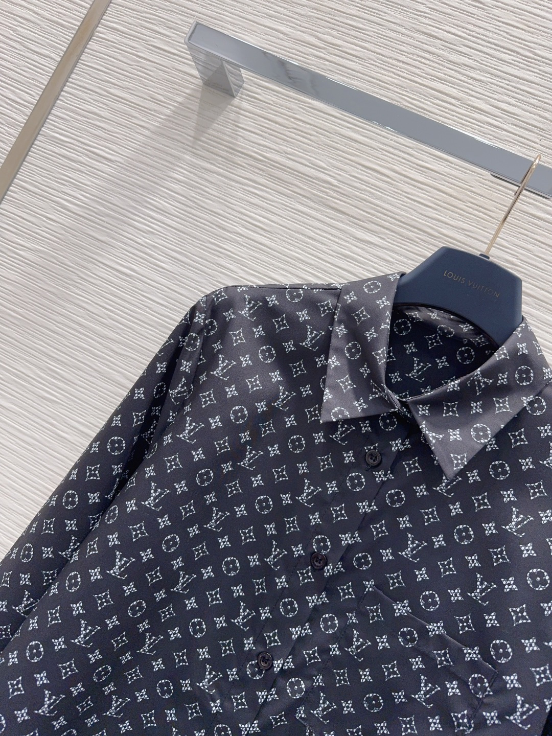 루이비통 여성 셔츠 132145 Louis Vuitton Shirt 썸네일 이미지