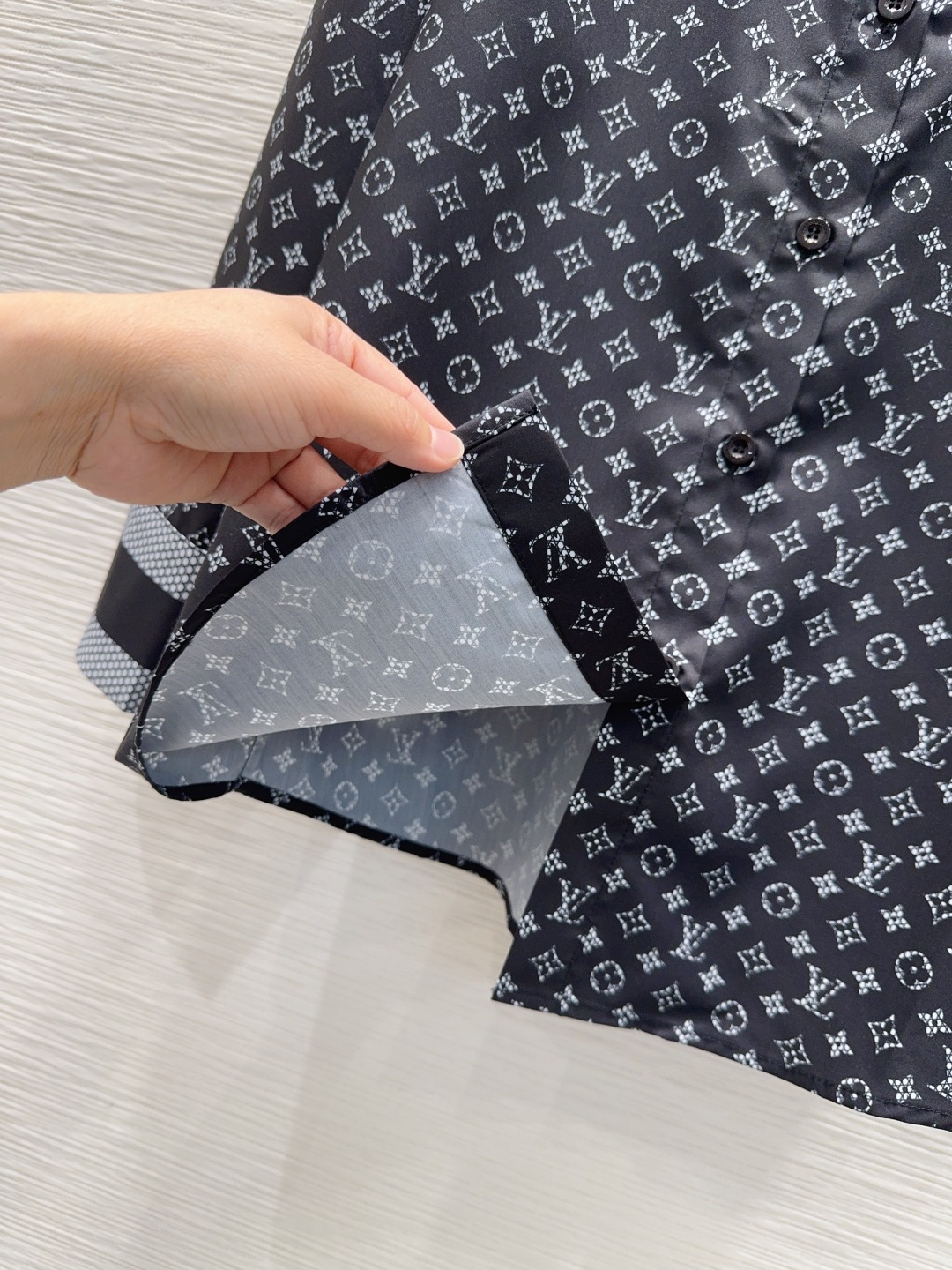 루이비통 여성 셔츠 132145 Louis Vuitton Shirt 썸네일 이미지