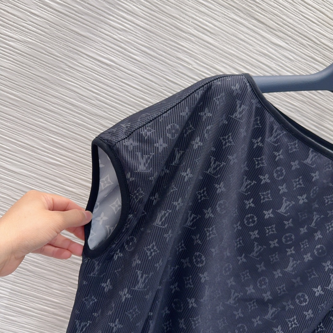루이비통 2026SS 여성 반팔 131680 Louis Vuitton T Shirt 썸네일 이미지