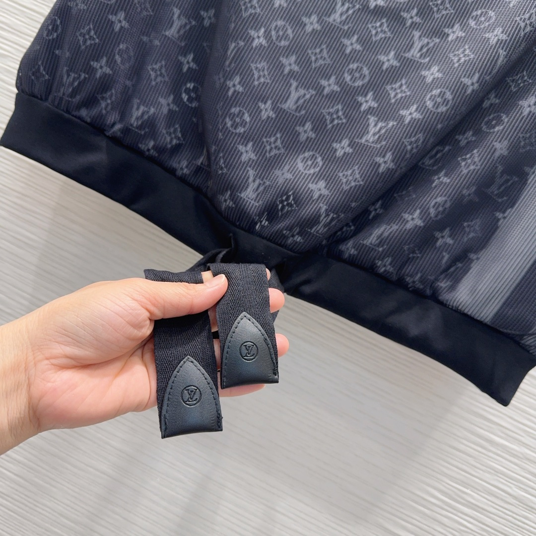루이비통 2026SS 여성 반팔 131680 Louis Vuitton T Shirt 썸네일 이미지