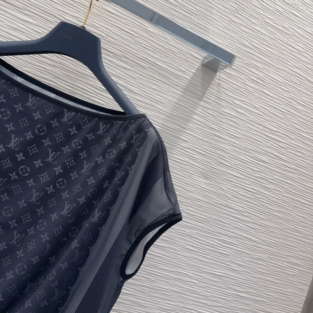 루이비통 2026SS 여성 반팔 131680 Louis Vuitton T Shirt 썸네일 이미지