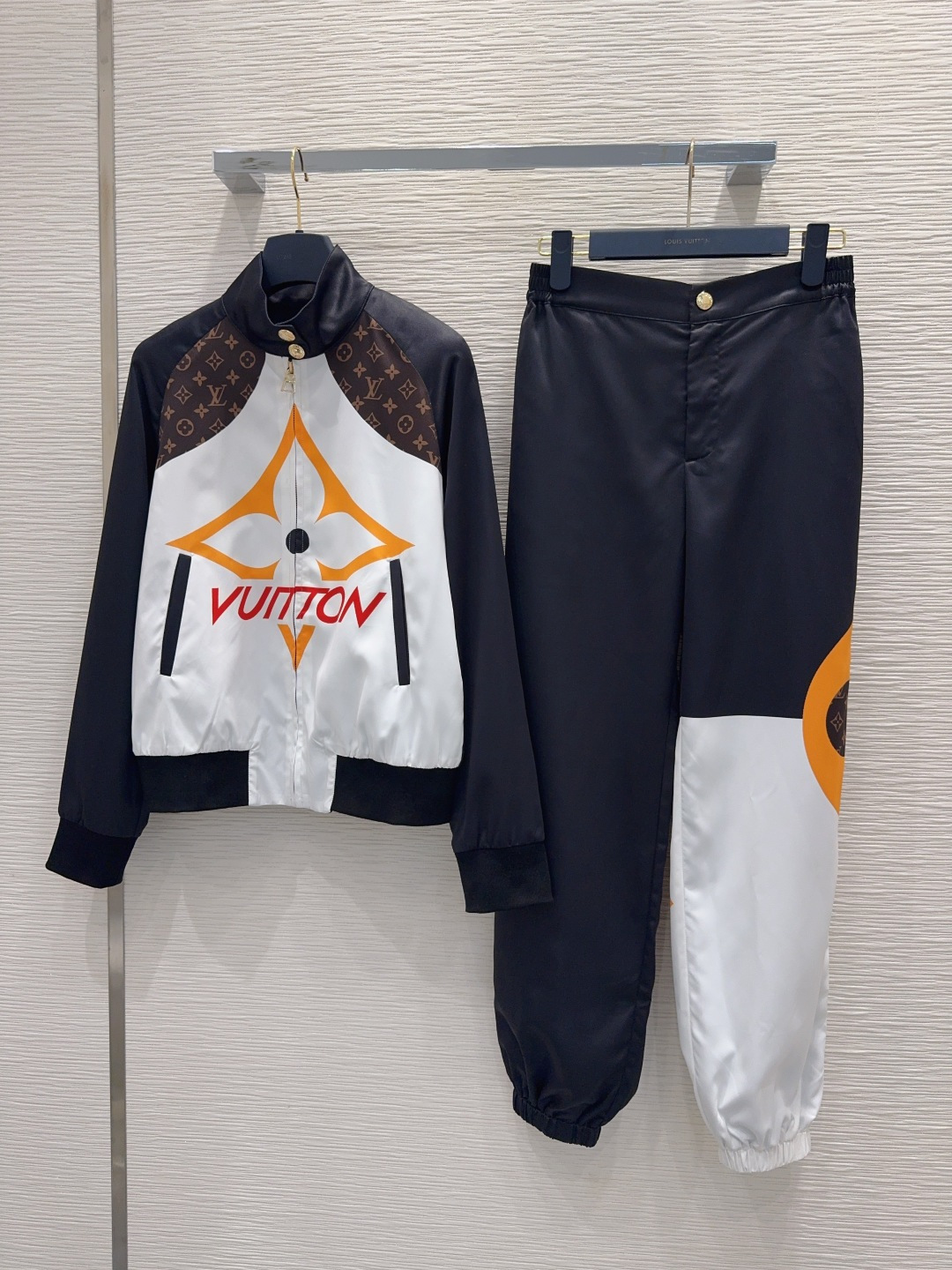 Спортивный костюм