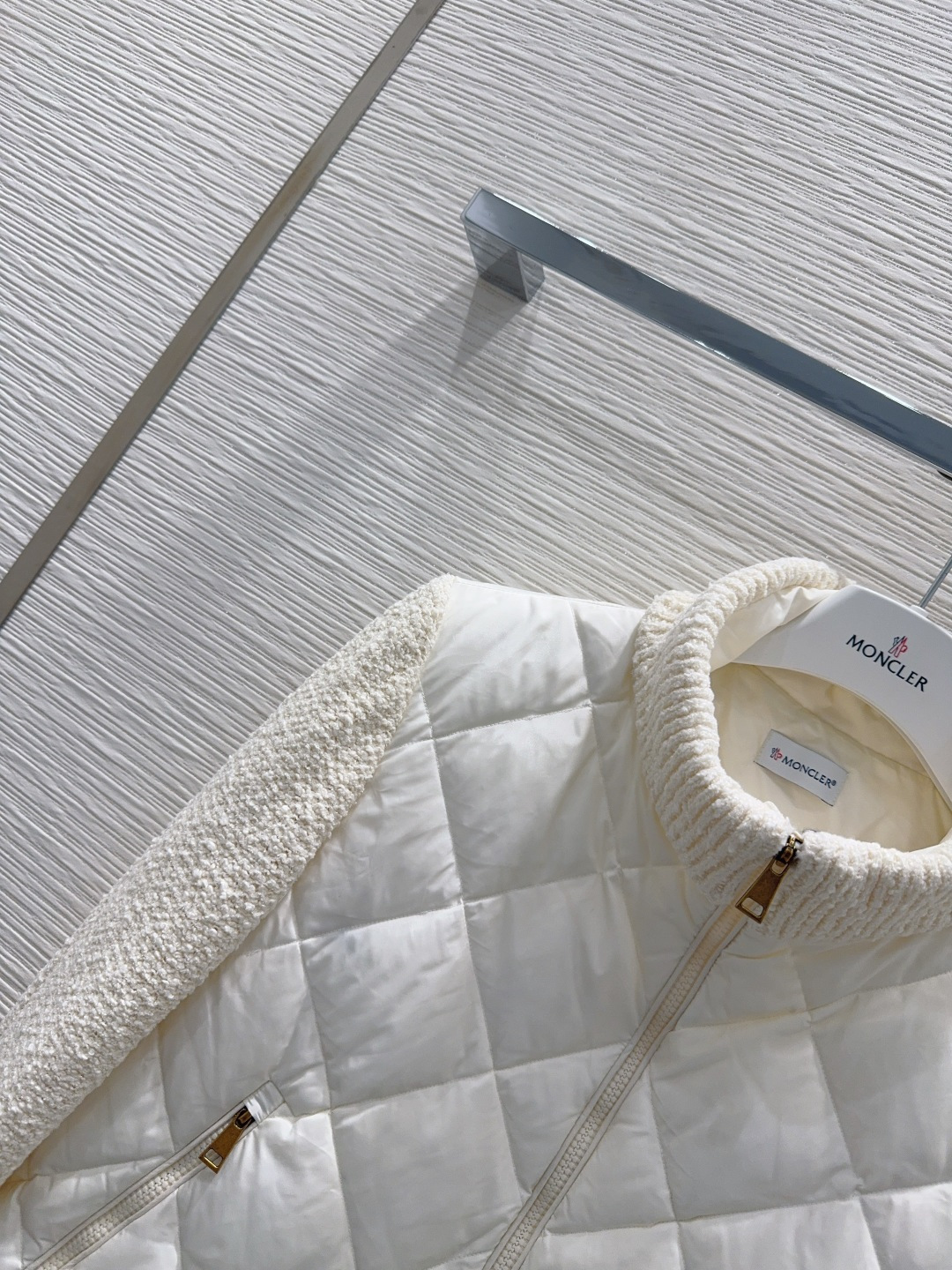 Пуховик Moncler