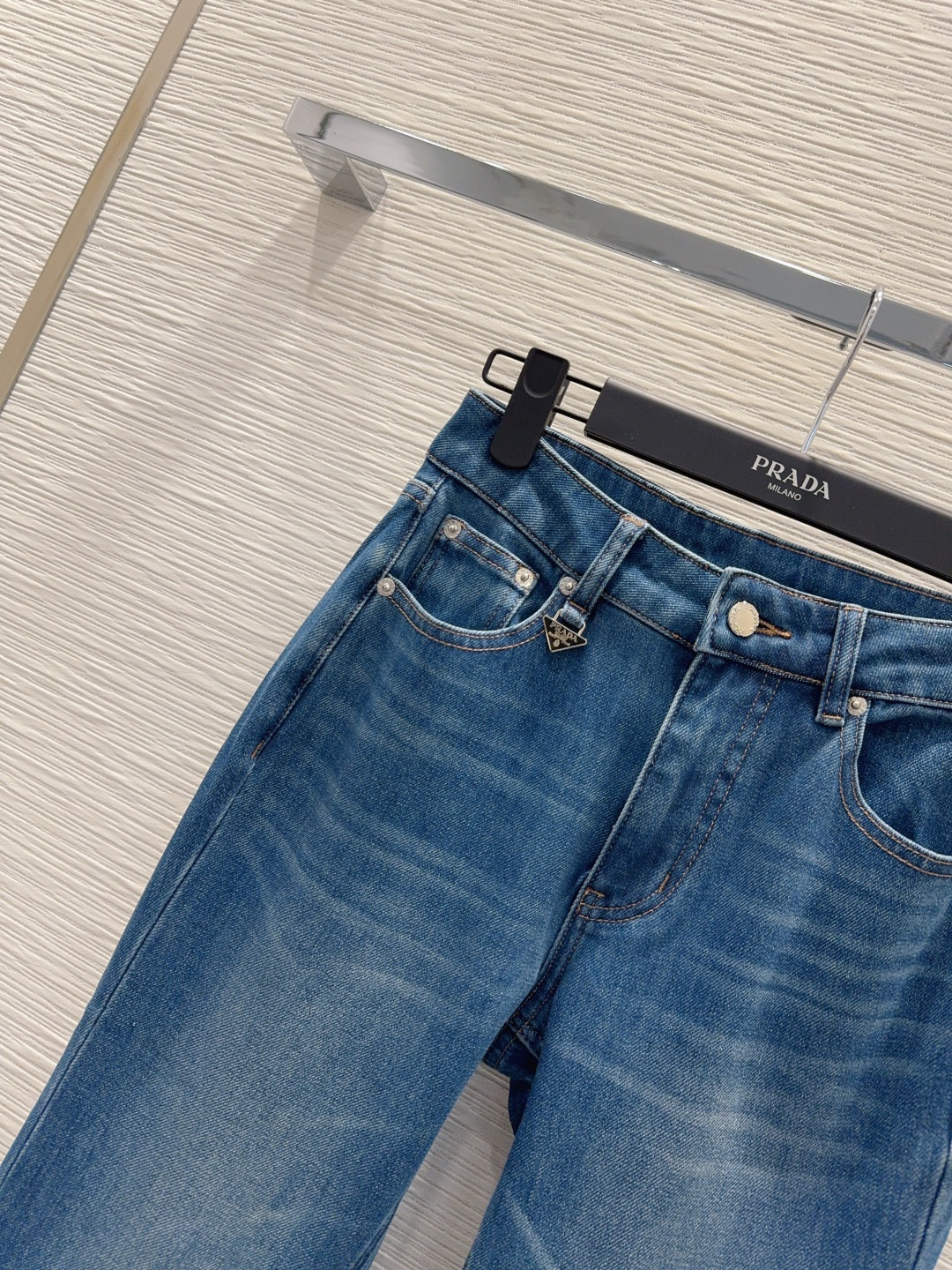 Джинсы Prada