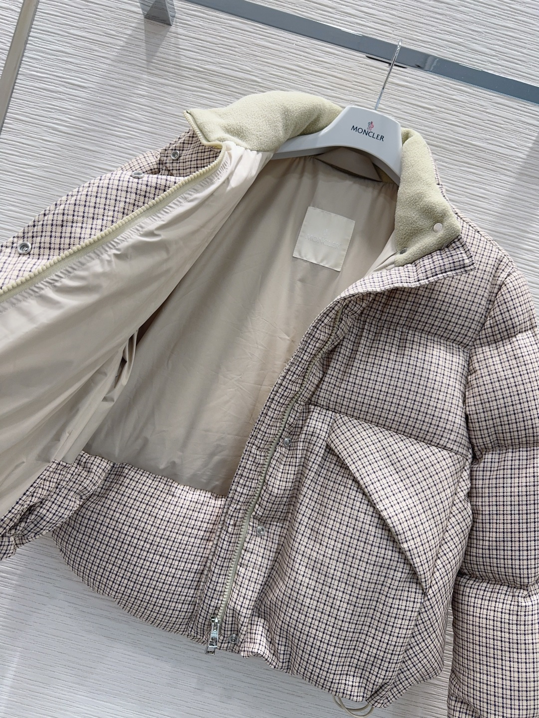 Пуховик Moncler