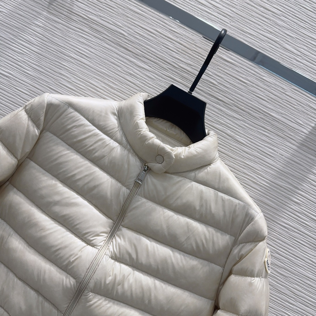 Пуховик Moncler