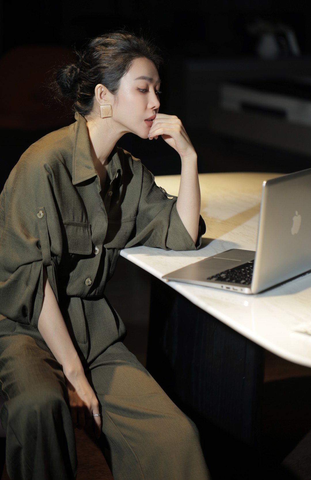 “High-End Women’s Suit Package: Premium Quality and Style for the Modern Woman” - 图片 9