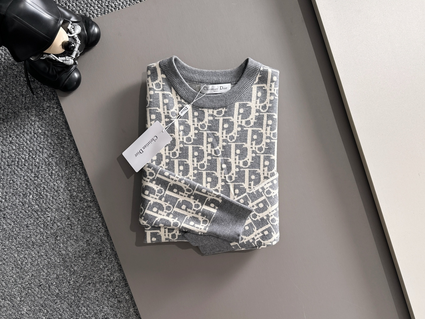 dior 2025秋冬新款羊毛毛衣 高品质意大利进口羊毛混纺面料，高密度针织，时尚百搭毛衣，帅气十足。经