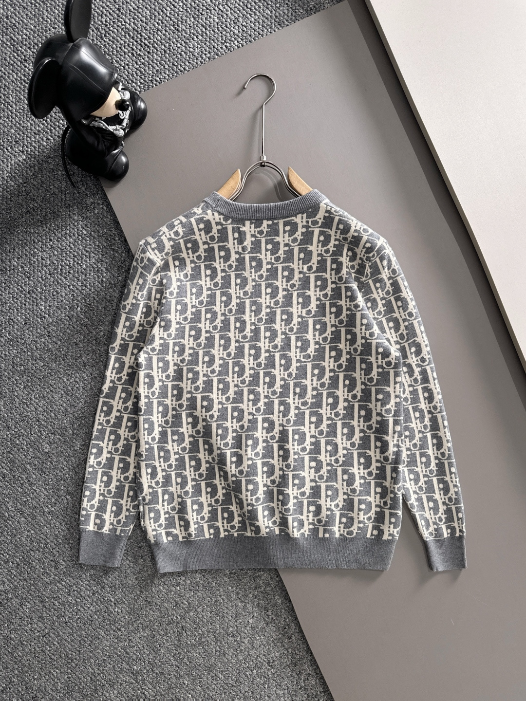 dior 2025秋冬新款羊毛毛衣 高品质意大利进口羊毛混纺面料，高密度针织，时尚百搭毛衣，帅气十足。经