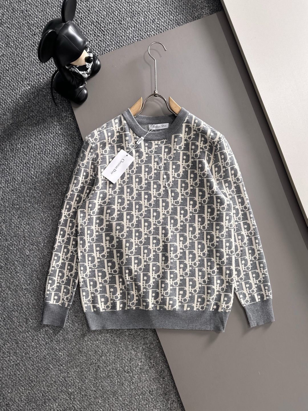 dior 2025秋冬新款羊毛毛衣 高品质意大利进口羊毛混纺面料，高密度针织，时尚百搭毛衣，帅气十足。经