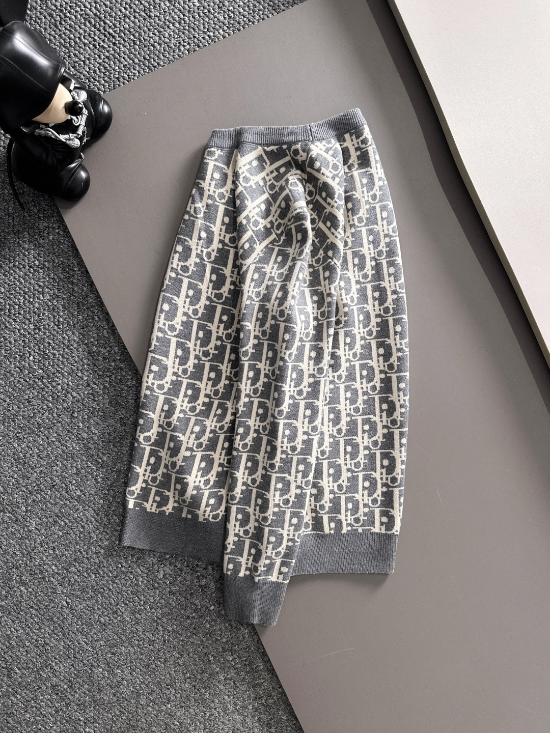 dior 2025秋冬新款羊毛毛衣 高品质意大利进口羊毛混纺面料，高密度针织，时尚百搭毛衣，帅气十足。经