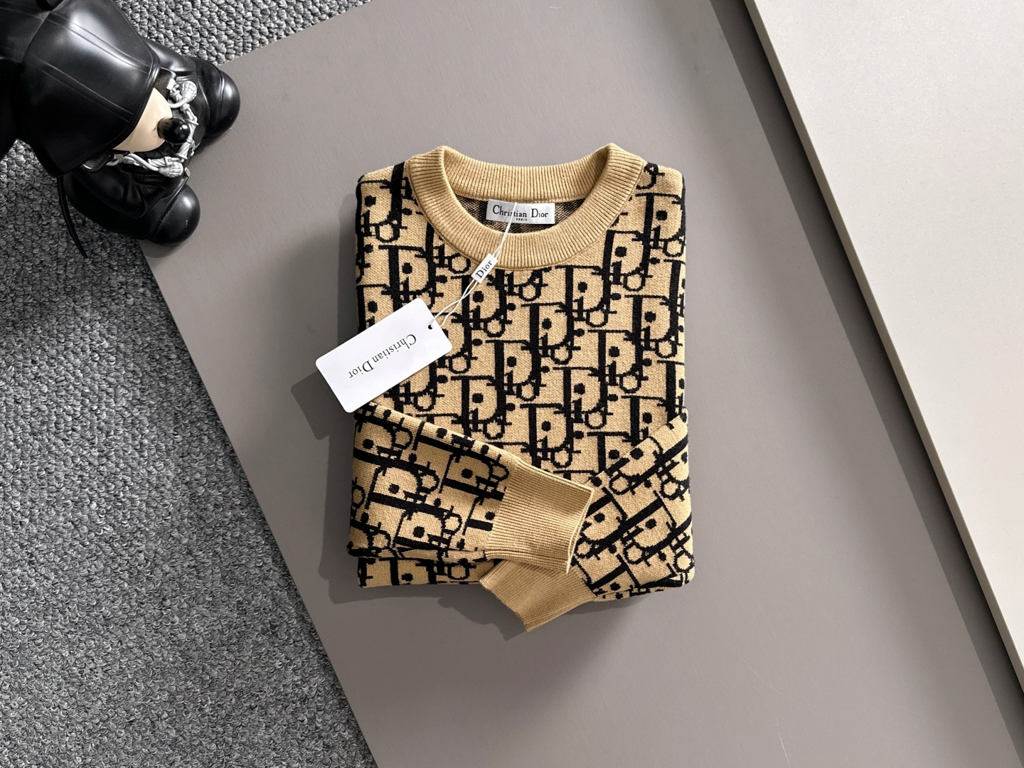 dior 2025秋冬新款羊毛毛衣 高品质意大利进口羊毛混纺面料，高密度针织，时尚百搭毛衣，帅气十足。经