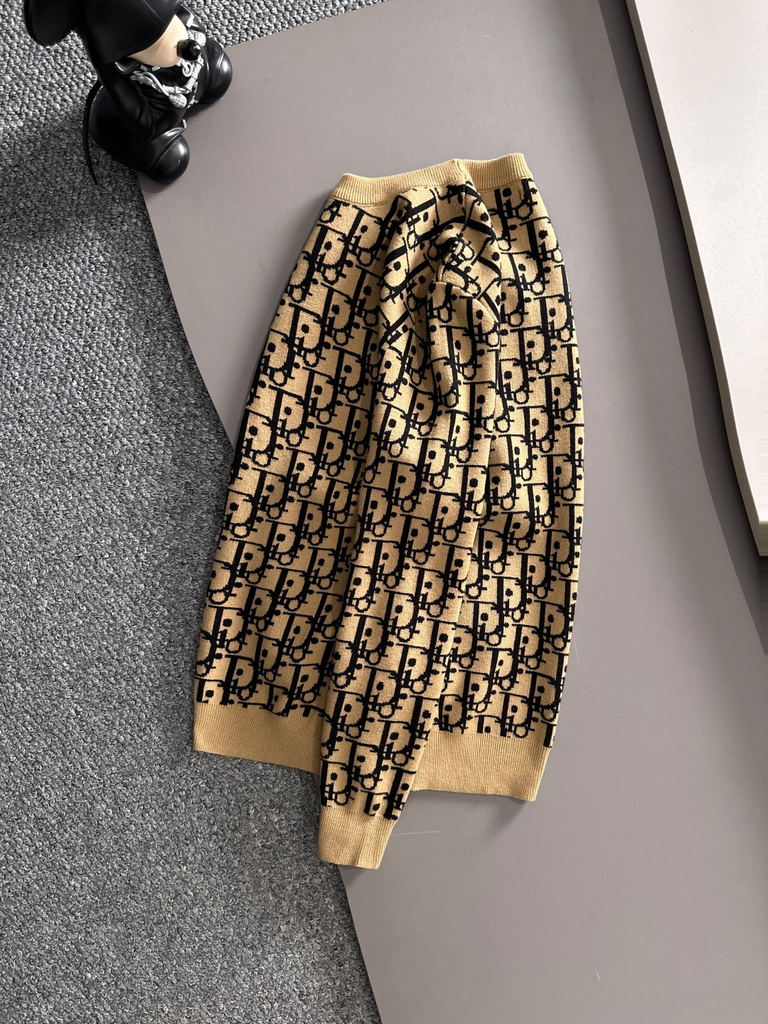 dior 2025秋冬新款羊毛毛衣 高品质意大利进口羊毛混纺面料，高密度针织，时尚百搭毛衣，帅气十足。经