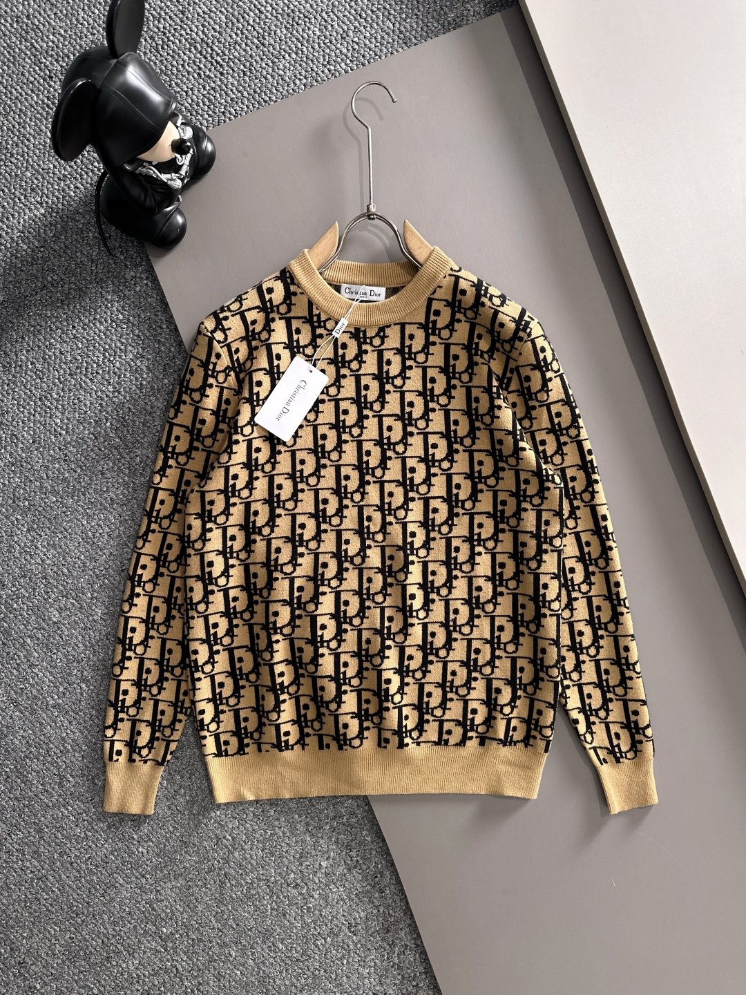 dior 2025秋冬新款羊毛毛衣 高品质意大利进口羊毛混纺面料，高密度针织，时尚百搭毛衣，帅气十足。经