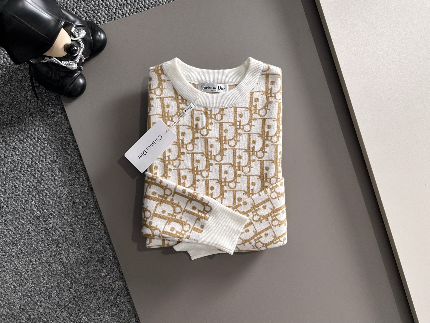 dior 2025秋冬新款羊毛毛衣 高品质意大利进口羊毛混纺面料，高密度针织，时尚百搭毛衣，帅气十足。经