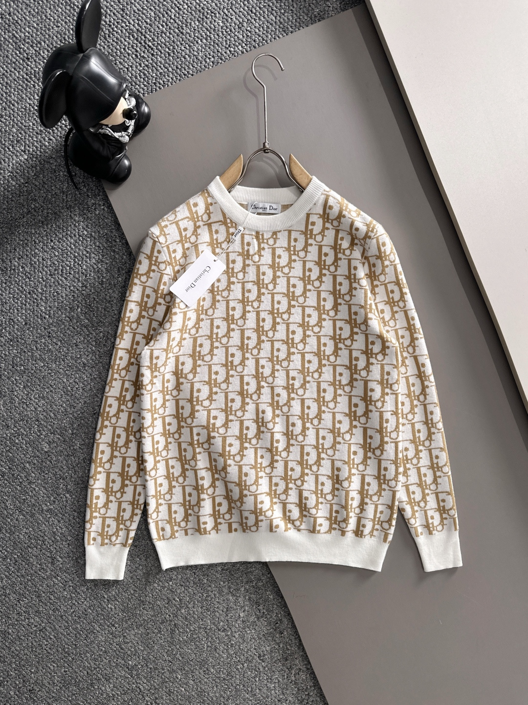 dior 2025秋冬新款羊毛毛衣 高品质意大利进口羊毛混纺面料，高密度针织，时尚百搭毛衣，帅气十足。经