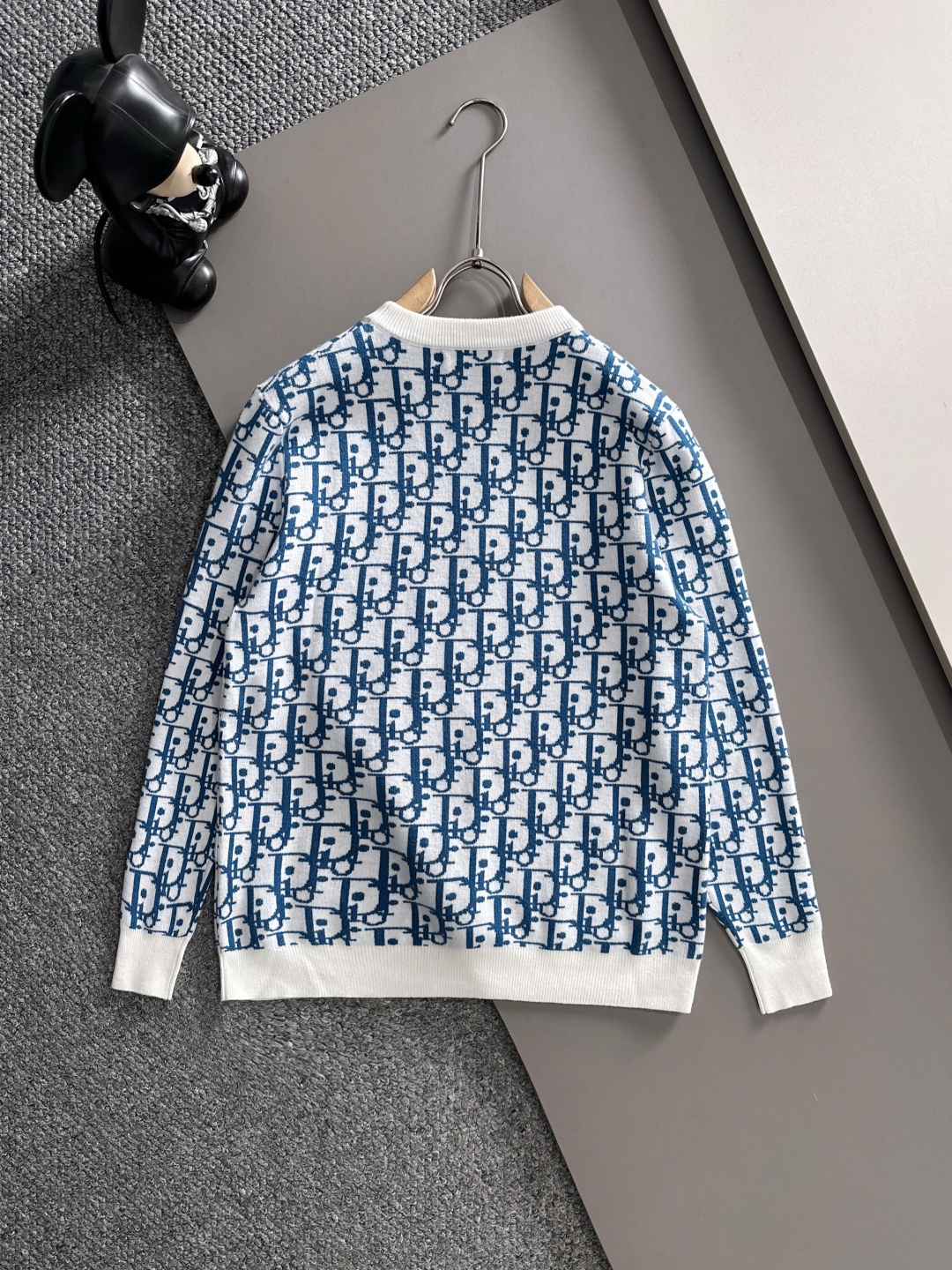 dior 2025秋冬新款羊毛毛衣 高品质意大利进口羊毛混纺面料，高密度针织，时尚百搭毛衣，帅气十足。经