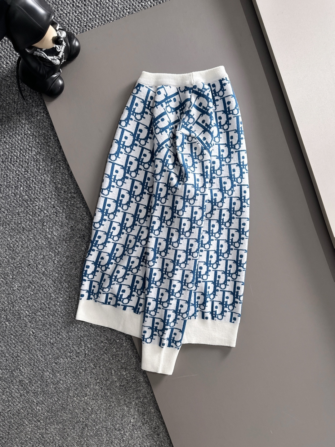 dior 2025秋冬新款羊毛毛衣 高品质意大利进口羊毛混纺面料，高密度针织，时尚百搭毛衣，帅气十足。经