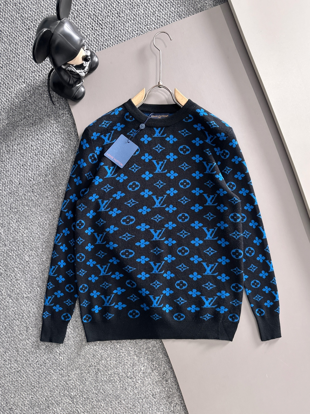 lv 2025秋冬新款羊毛毛衣 高品质意大利进口羊毛混纺面料，高密度针织，时尚百搭毛衣，帅气十足。经典L