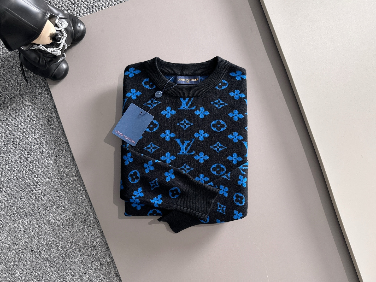 lv 2025秋冬新款羊毛毛衣 高品质意大利进口羊毛混纺面料，高密度针织，时尚百搭毛衣，帅气十足。经典L