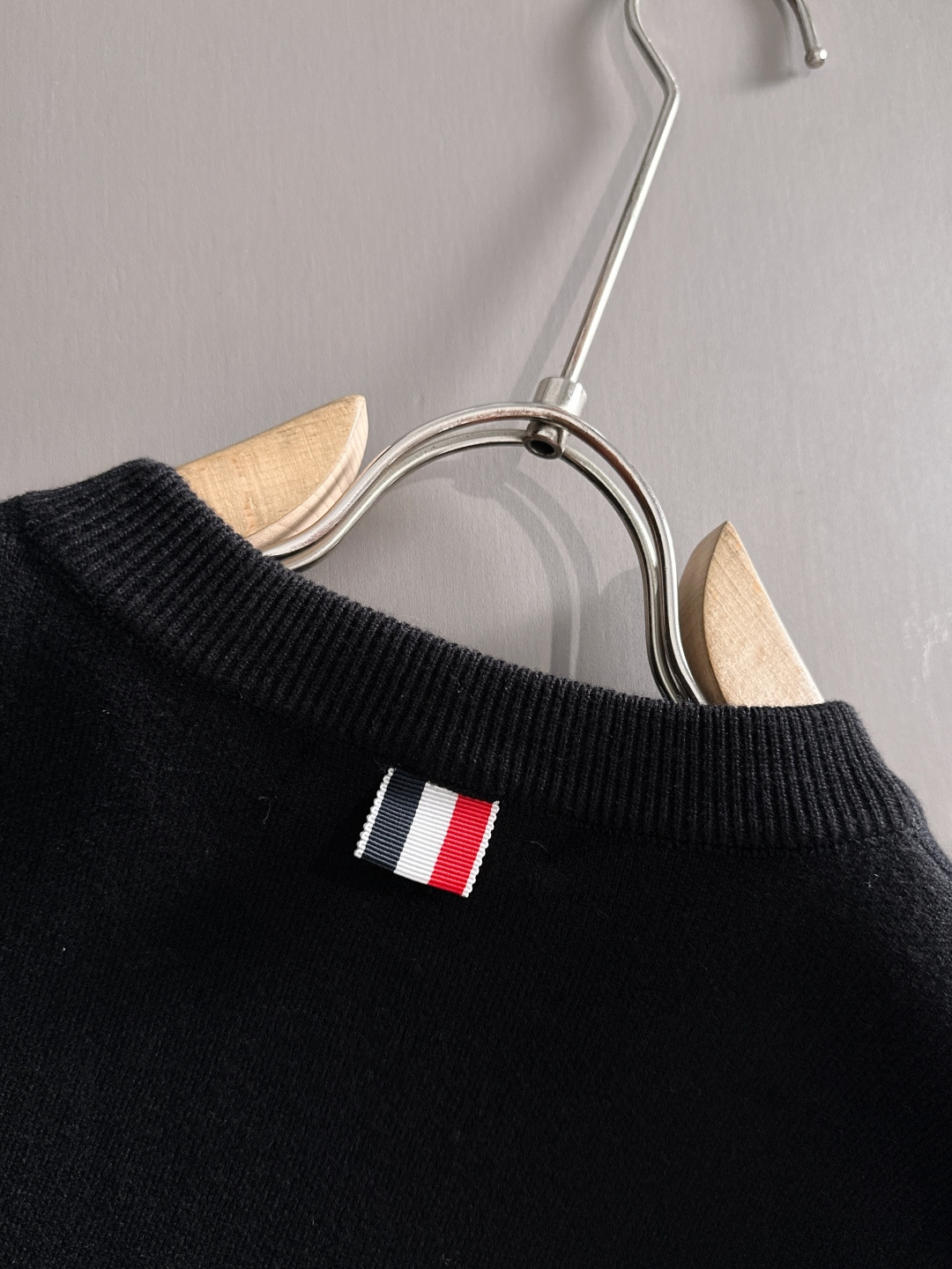 ‌‌Thom Browne 2025秋冬新款羊毛毛衣 高品质意大利进口羊毛混纺面料，高密度针织，时尚百搭