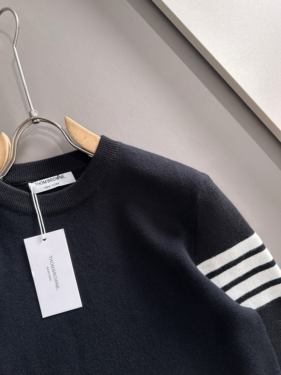 ‌‌Thom Browne 2025秋冬新款羊毛毛衣 高品质意大利进口羊毛混纺面料，高密度针织，时尚百搭