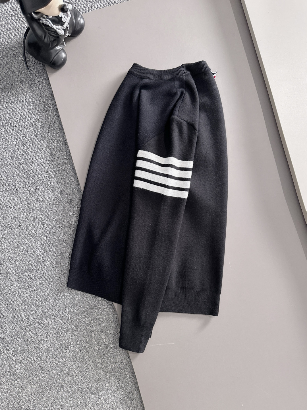 ‌‌Thom Browne 2025秋冬新款羊毛毛衣 高品质意大利进口羊毛混纺面料，高密度针织，时尚百搭