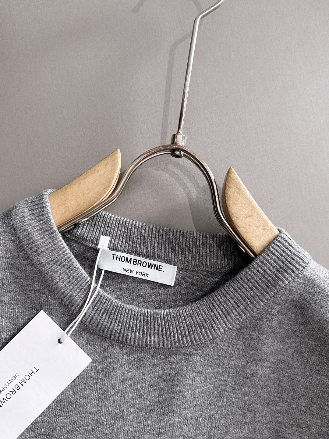 ‌‌Thom Browne 2025秋冬新款羊毛毛衣 高品质意大利进口羊毛混纺面料，高密度针织，时尚百搭