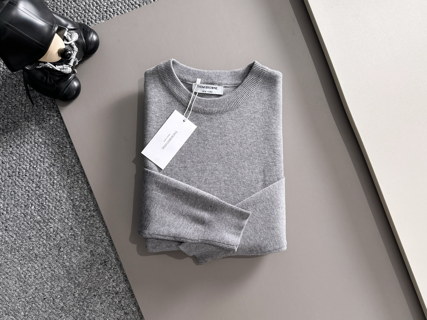 ‌‌Thom Browne 2025秋冬新款羊毛毛衣 高品质意大利进口羊毛混纺面料，高密度针织，时尚百搭