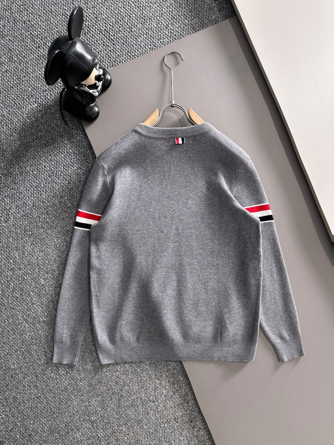 ‌‌Thom Browne 2025秋冬新款羊毛毛衣 高品质意大利进口羊毛混纺面料，高密度针织，时尚百搭