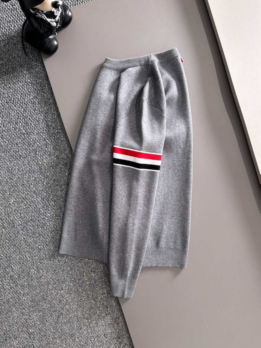 ‌‌Thom Browne 2025秋冬新款羊毛毛衣 高品质意大利进口羊毛混纺面料，高密度针织，时尚百搭