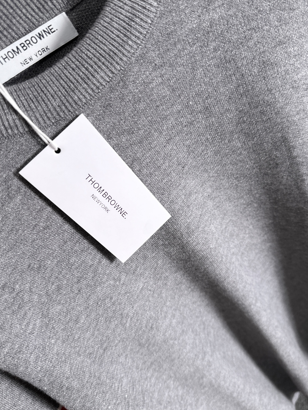 ‌‌Thom Browne 2025秋冬新款羊毛毛衣 高品质意大利进口羊毛混纺面料，高密度针织，时尚百搭