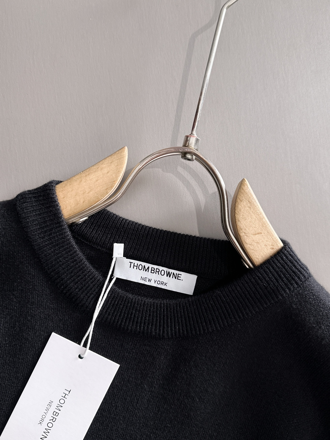 ‌‌Thom Browne 2025秋冬新款羊毛毛衣 高品质意大利进口羊毛混纺面料，高密度针织，时尚百搭